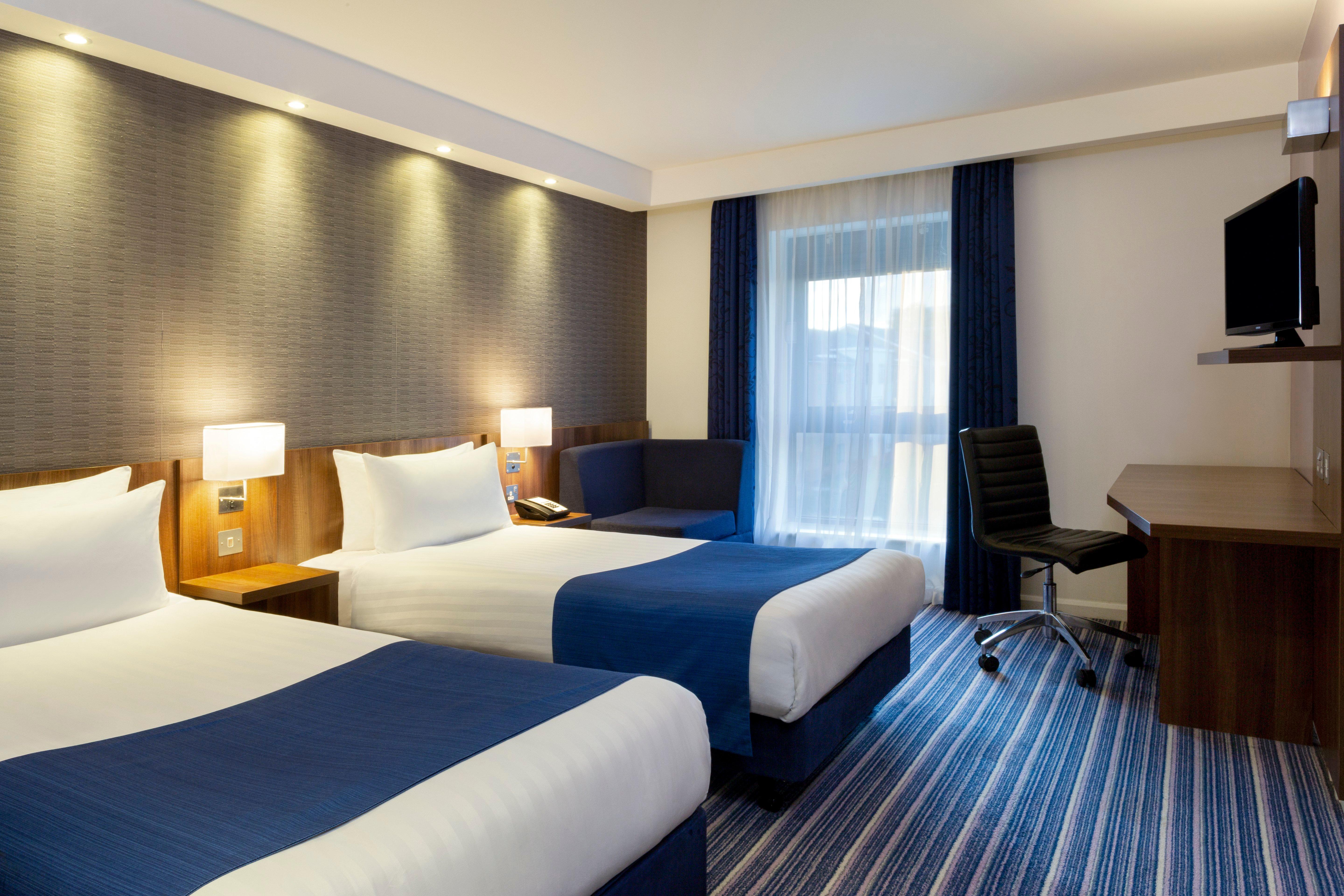 Holiday Inn Express Dunstable, An Ihg Hotel Экстерьер фото