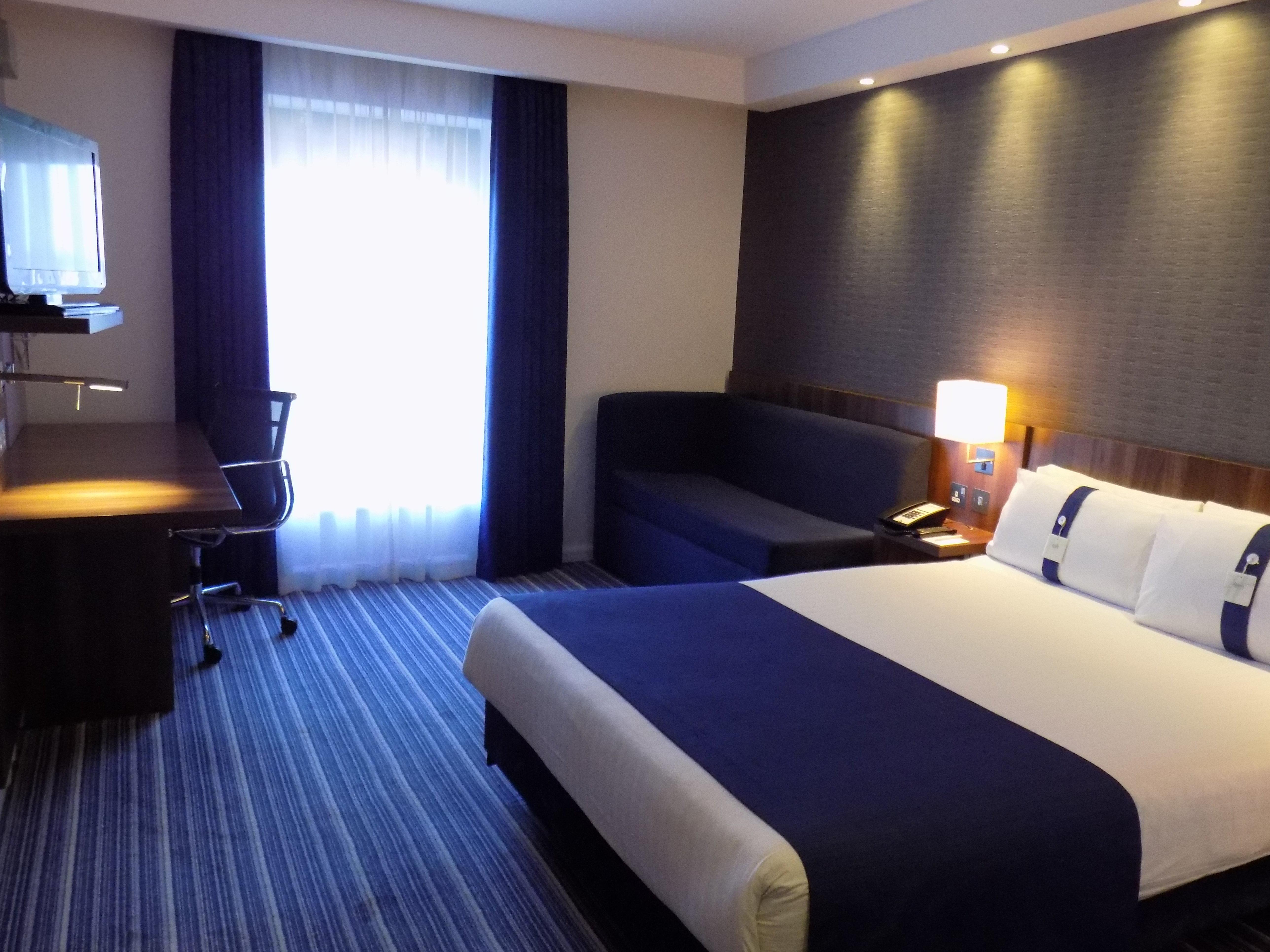 Holiday Inn Express Dunstable, An Ihg Hotel Экстерьер фото