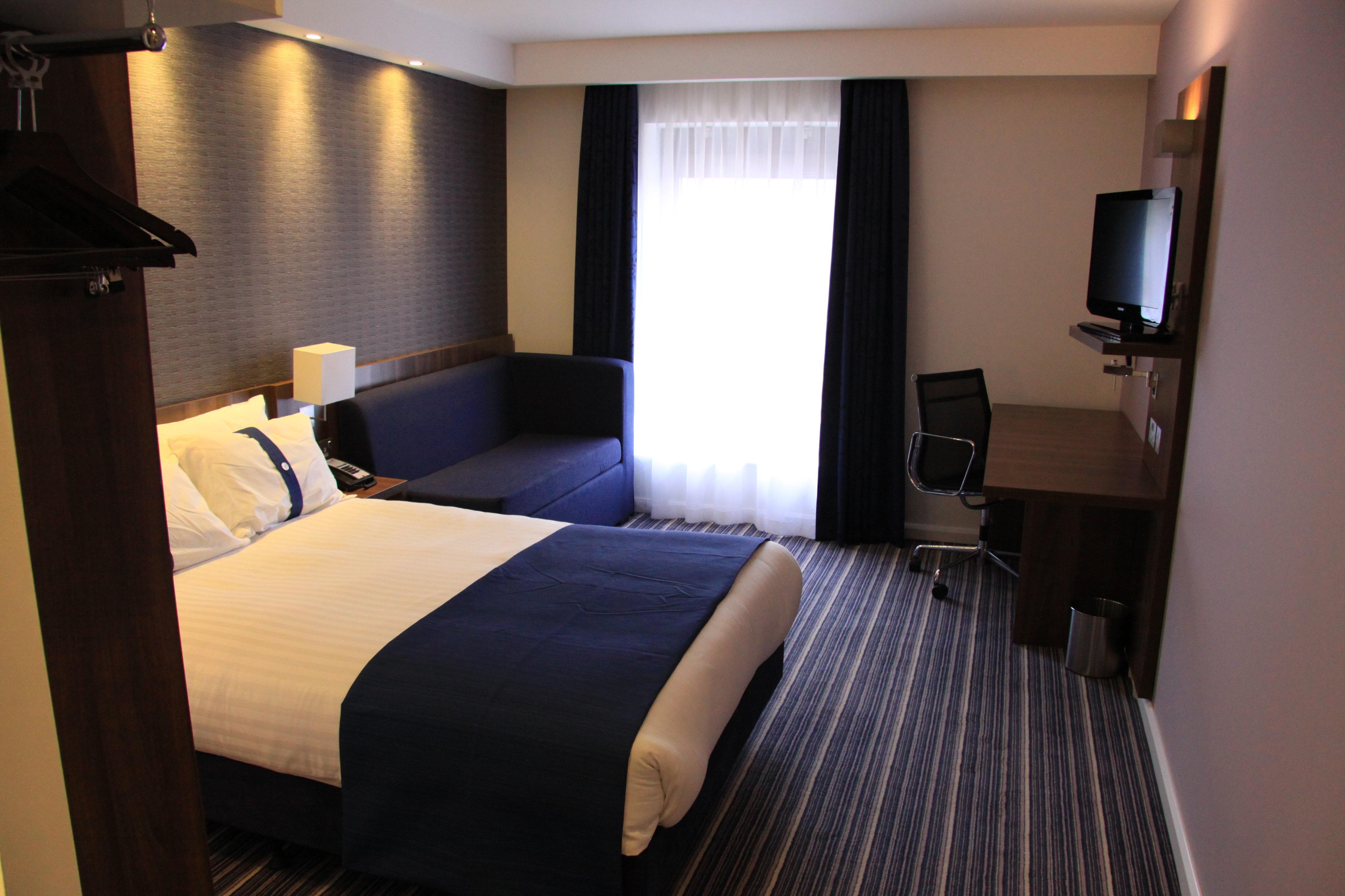 Holiday Inn Express Dunstable, An Ihg Hotel Экстерьер фото