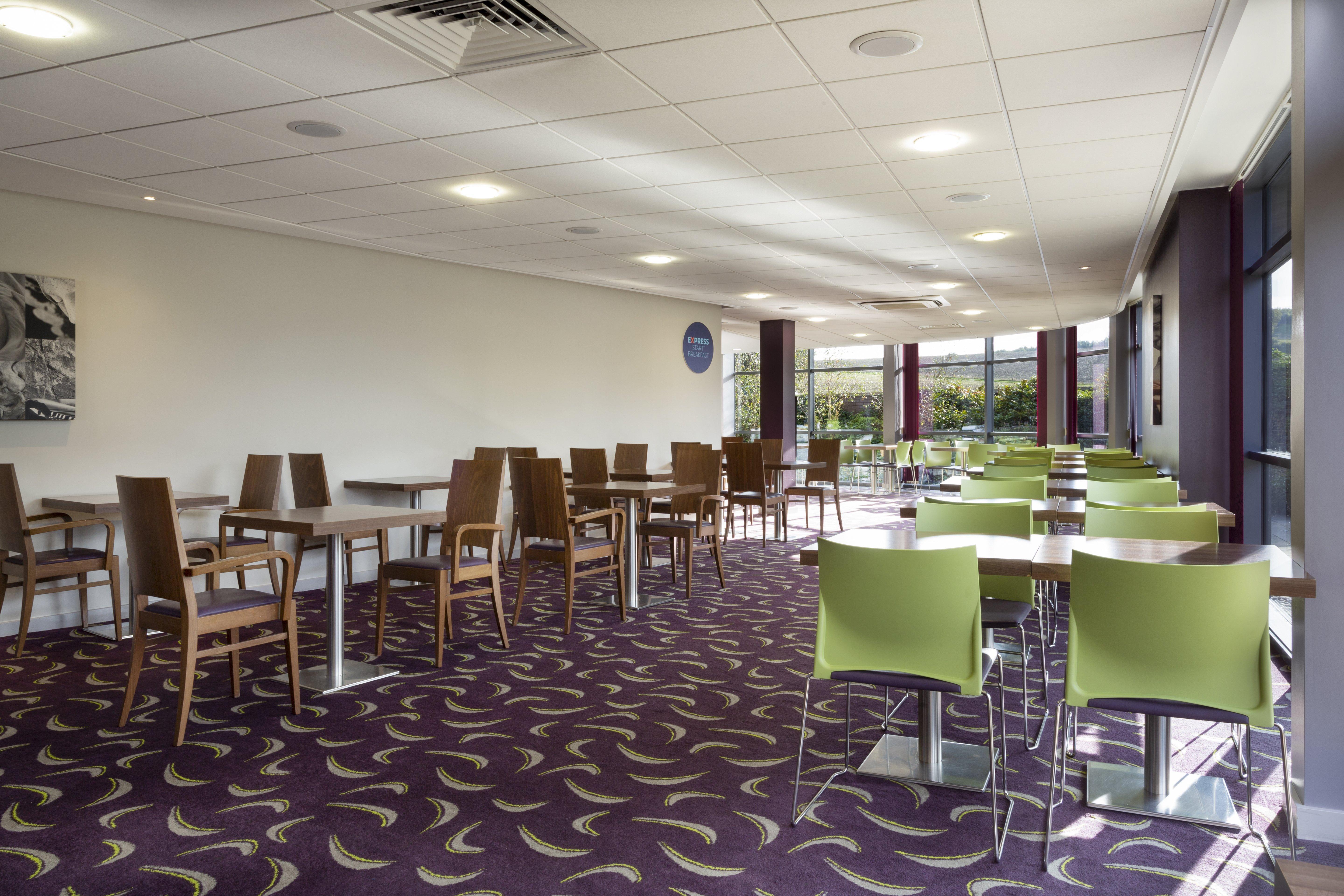 Holiday Inn Express Dunstable, An Ihg Hotel Экстерьер фото