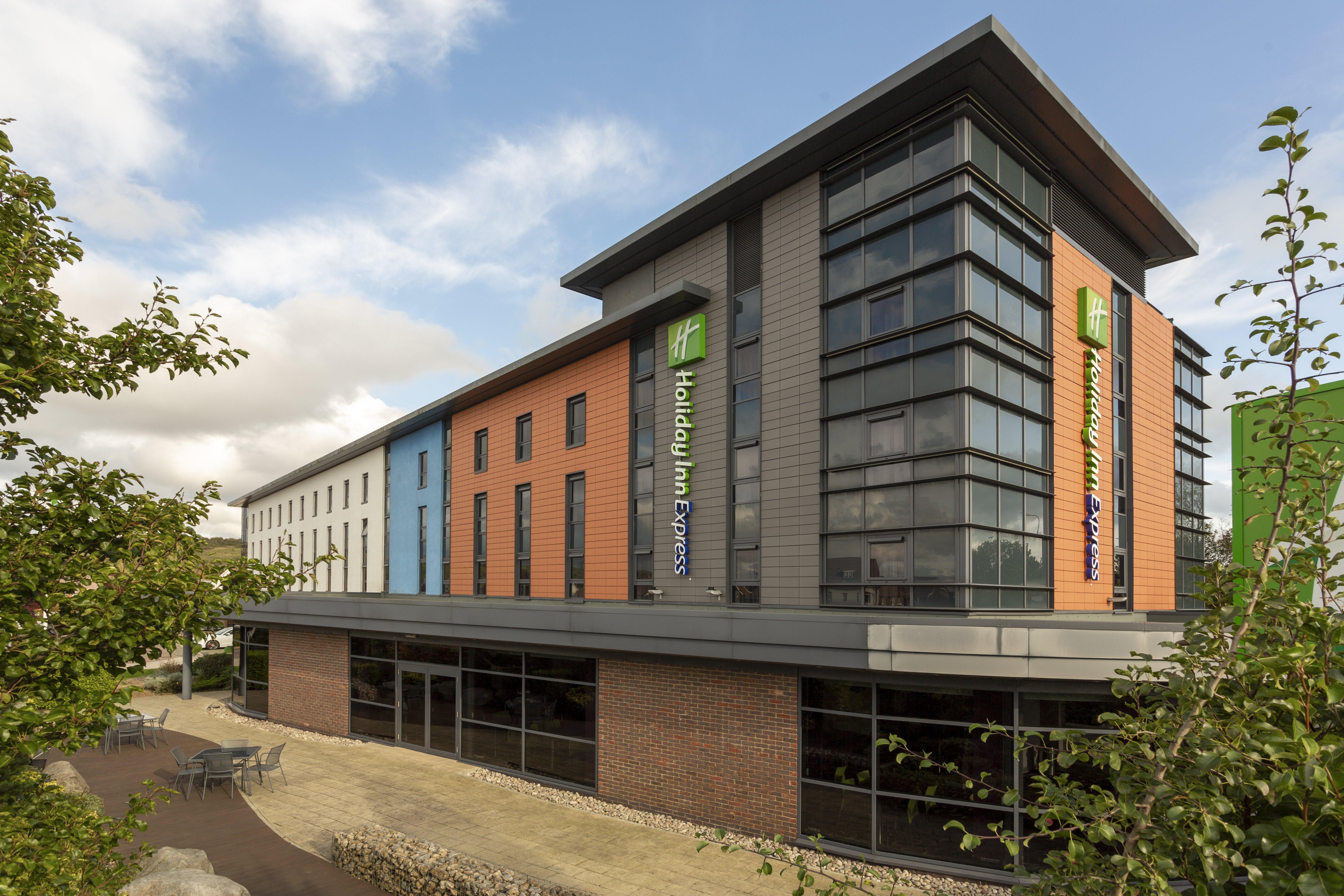 Holiday Inn Express Dunstable, An Ihg Hotel Экстерьер фото