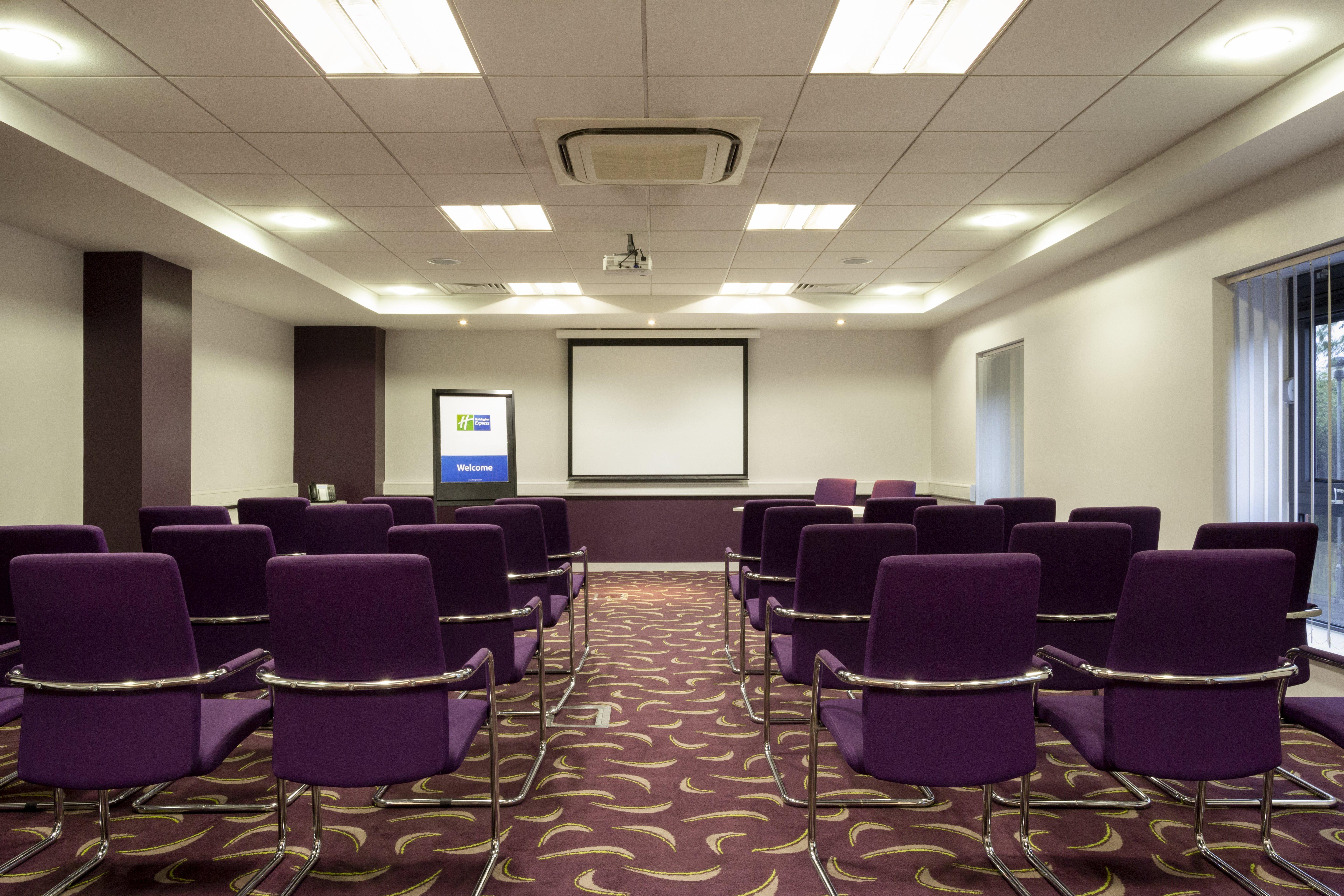 Holiday Inn Express Dunstable, An Ihg Hotel Экстерьер фото