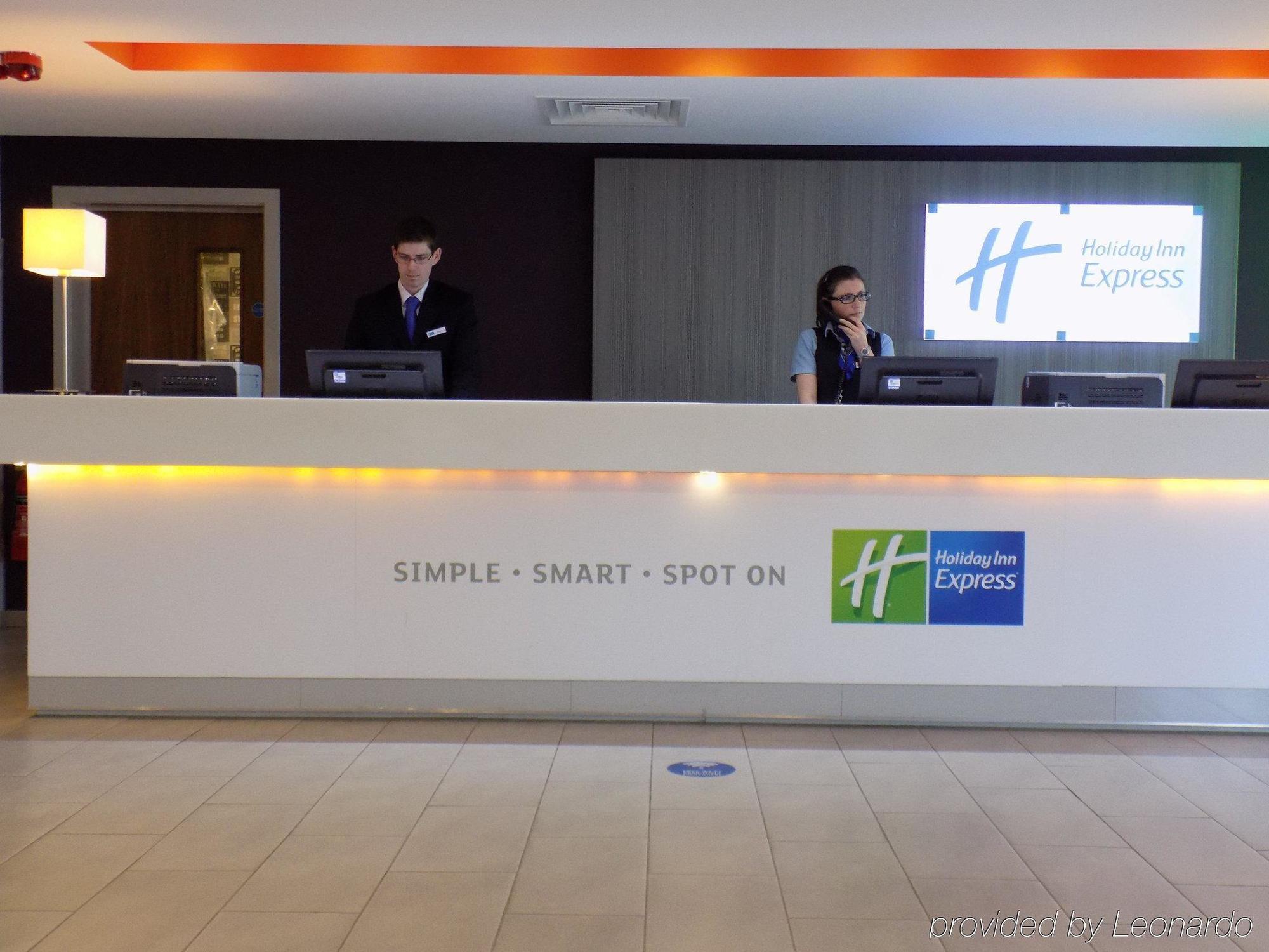 Holiday Inn Express Dunstable, An Ihg Hotel Экстерьер фото