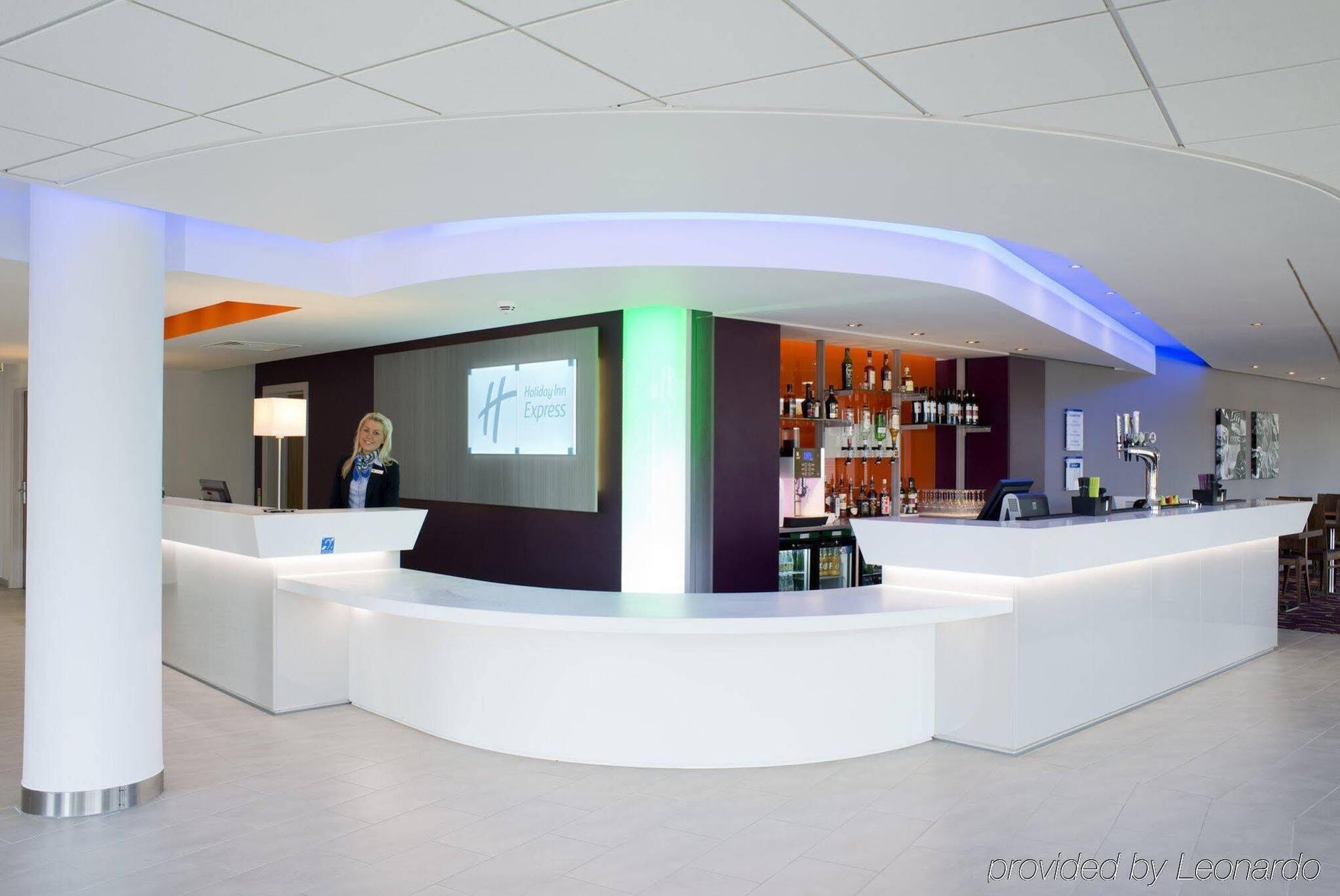 Holiday Inn Express Dunstable, An Ihg Hotel Экстерьер фото