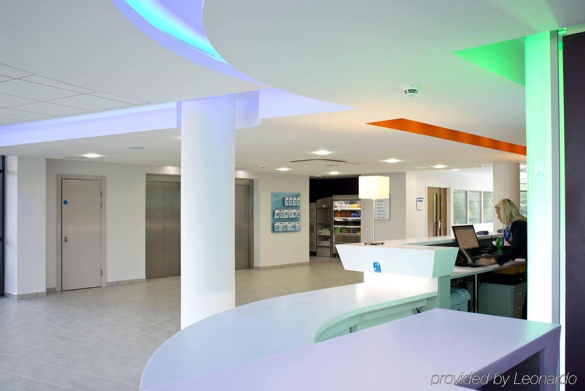 Holiday Inn Express Dunstable, An Ihg Hotel Экстерьер фото