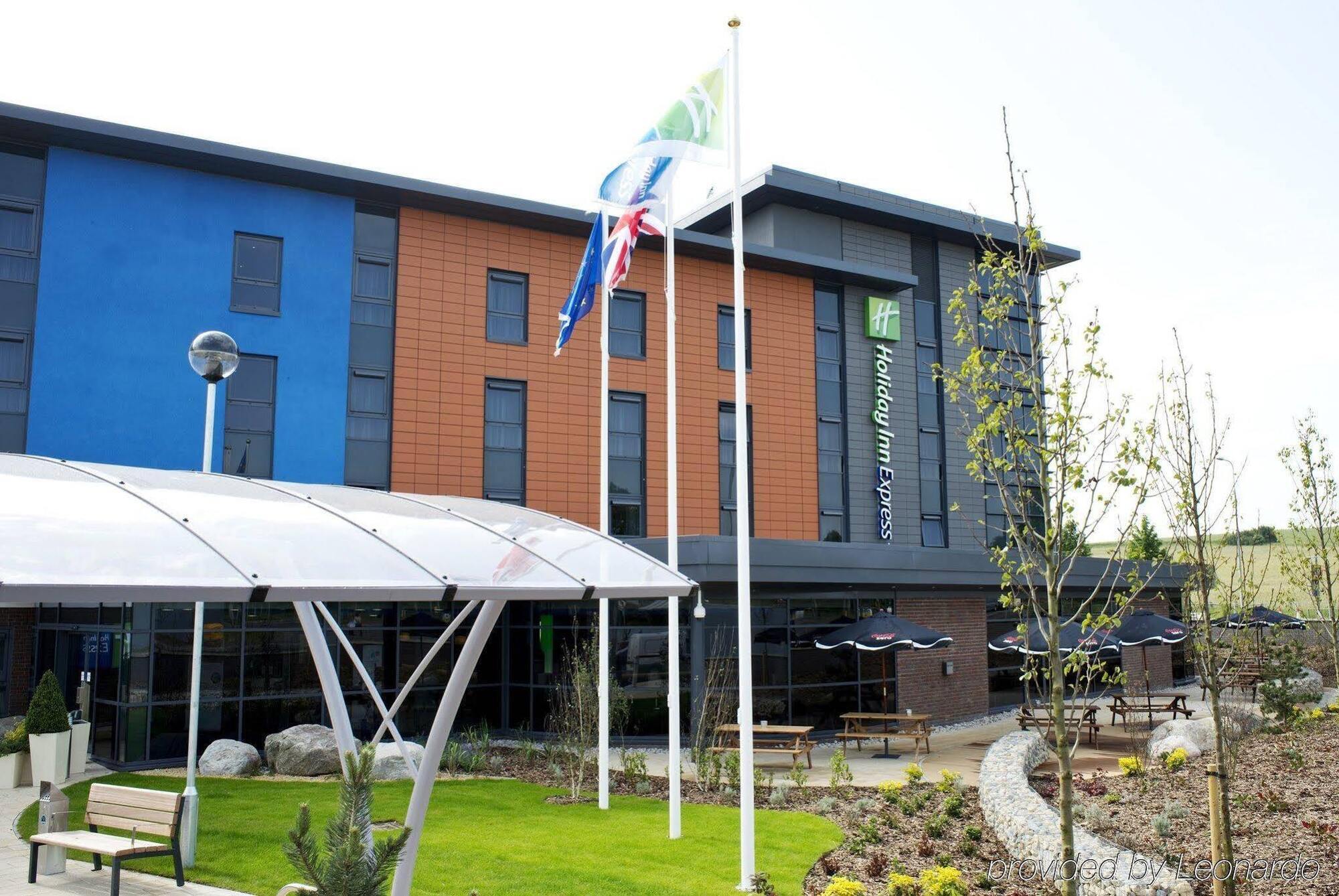 Holiday Inn Express Dunstable, An Ihg Hotel Экстерьер фото